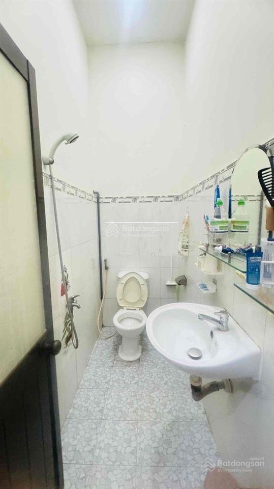 Cơ hội mua nhà 2 lầu có gara ô tô ở gần công viên phú hữu giá 5,5 tỷ
