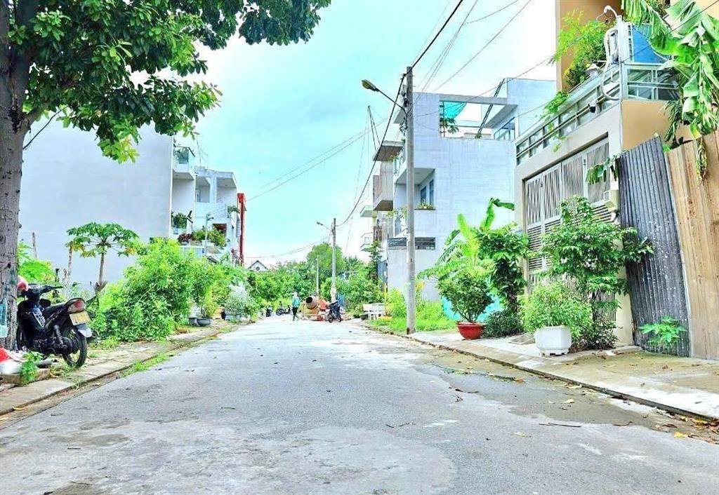 Bán đất thổ cư ngang 4,5m khu dân cư đồng bộ thoáng gần trường tiểu học phú hữu giáp quận 2