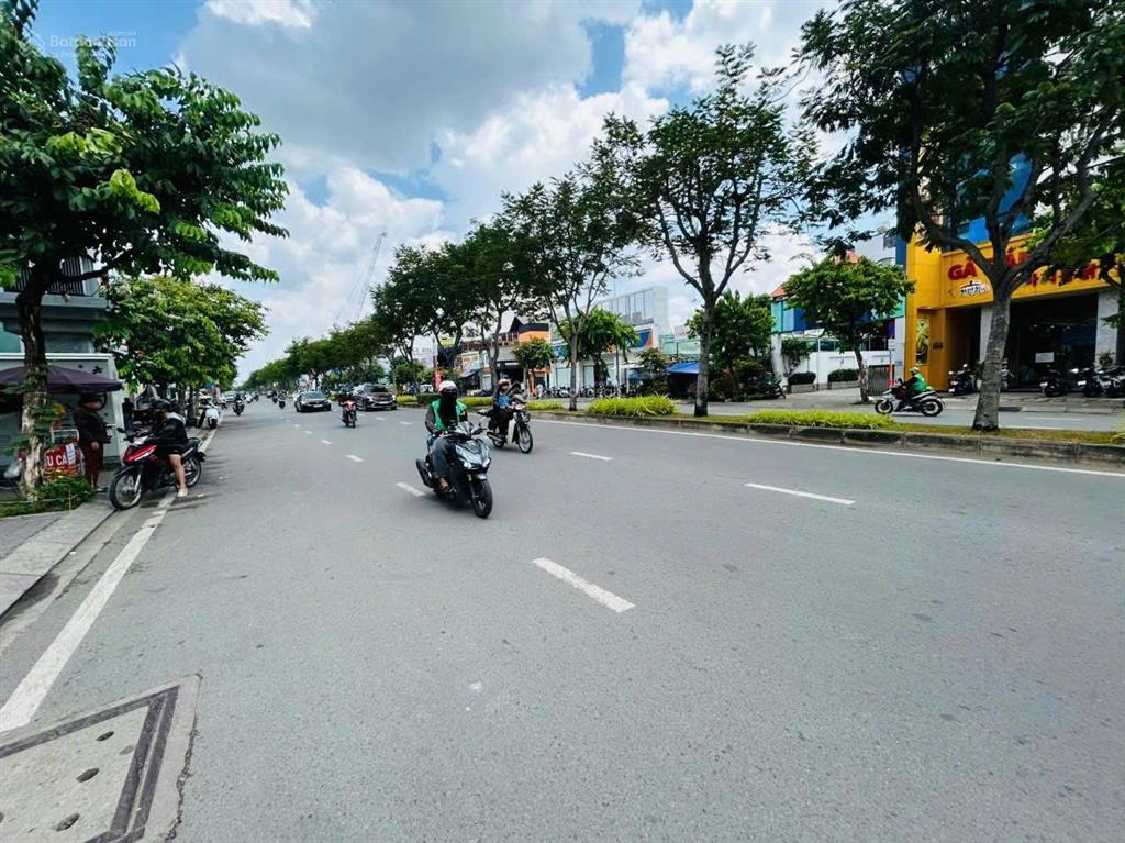 Bán nhà 2 lầu gần trần não giá 10,95 tỷ