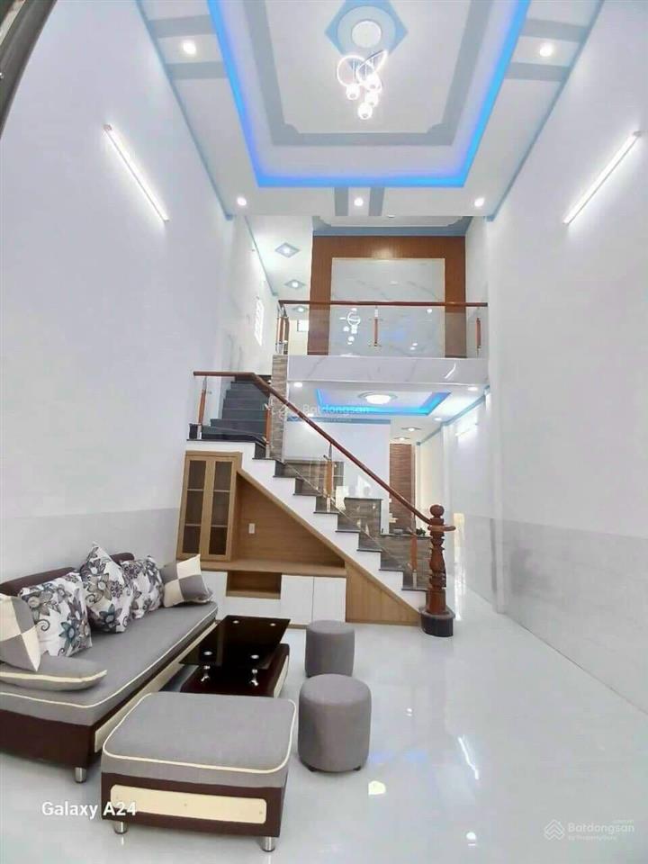 Nhà xây 1 trệt 1 lửng giáp khu công nghiệp thạnh phú cần bán gấp, nhà đẹp thổ cư 100% chính chủ bán