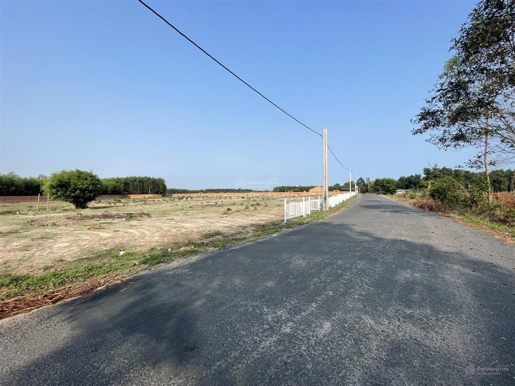 Bán lô đất mặt tiền đường nhựa, cách biển 3km đang vay ngân hàng 1 tỷ 4, bán lại 1.3 tỷ 600m2