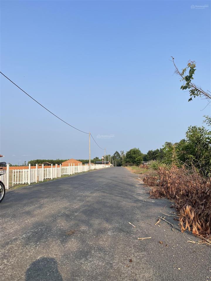 Bán lô đất mặt tiền đường nhựa, cách biển 3km đang vay ngân hàng 1 tỷ 4, bán lại 1.3 tỷ 600m2