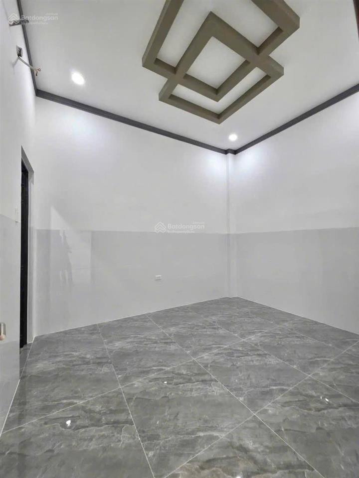 Nhà cấp 4 đồng sở hữu, 5x20m nằm cách chợ thạnh phú khoảng 500mét, mua bán công chứng luật sư