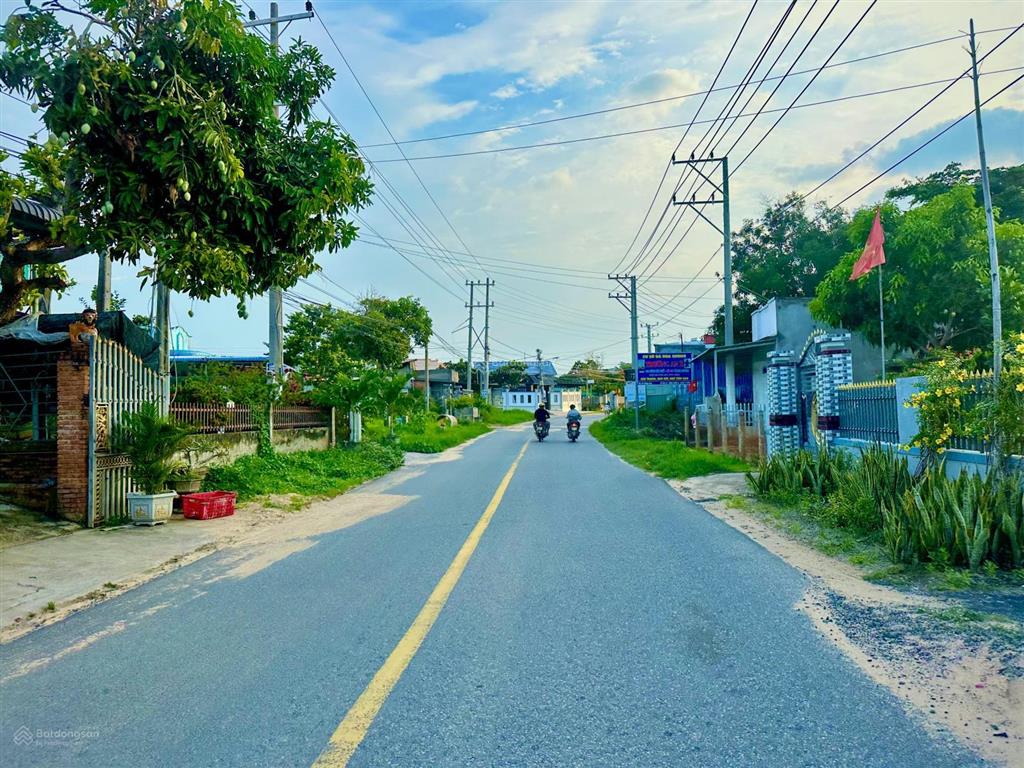 Bán đất mặt tiền đường chính, gần biển, gần các resort 5 sao, mà giá chỉ 1.5 tr/m2 có 200m2 thổ cư