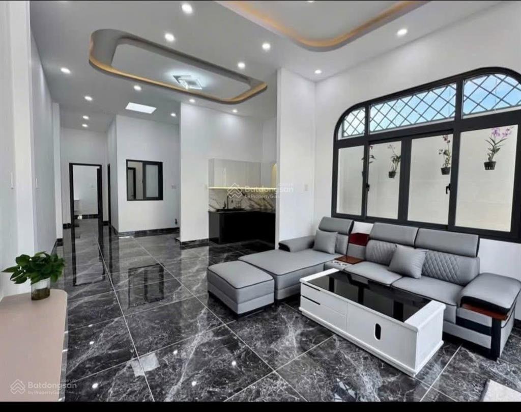 Cần 300 triệu để sở hữu nhà trong hình, vị trí nhà nằm sát bên tân phong cũ, giá quá rẻ. 0937 024 ***