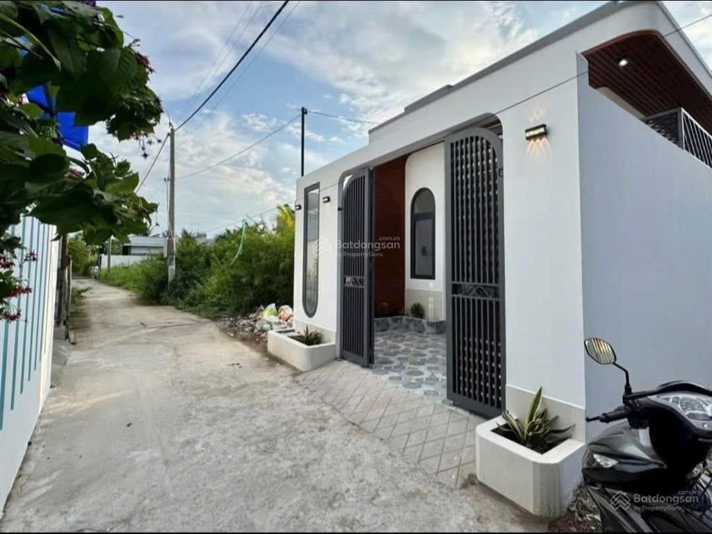 Cần 300 triệu để sở hữu nhà trong hình, vị trí nhà nằm sát bên tân phong cũ, giá quá rẻ. 0937 024 ***