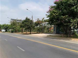 Bán lô đất, có nhà trên đất diện tích rộng rãi phù hợp vừa mua ở, để làm vườn luôn. có 300m2 thổ cư