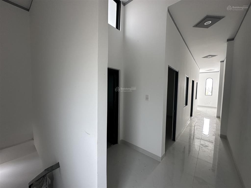 Bán nhà sát bên khu công nghiệp changshin, giá 2 tỷ nhà lầu như hình, sổ riêng thổ cư 100%