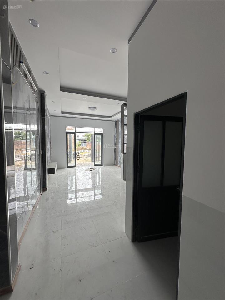 Bán nhà sát bên khu công nghiệp changshin, giá 2 tỷ nhà lầu như hình, sổ riêng thổ cư 100%