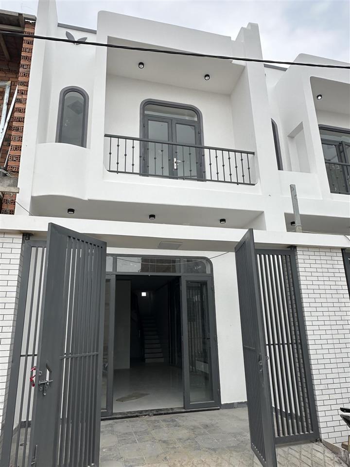 Bán nhà sát bên khu công nghiệp changshin, giá 2 tỷ nhà lầu như hình, sổ riêng thổ cư 100%