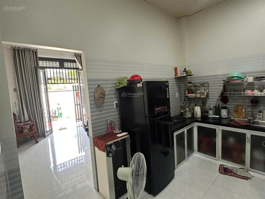 Chính chủ cần bán nhà cấp 4 xây dựng kiên cố, diện tích 4x14m đường xe hơi di chuyển giá 1 tỷ