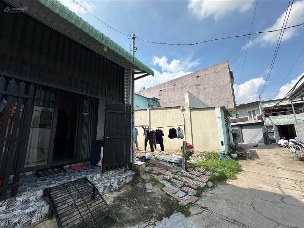 Chính chủ cần bán nhà cấp 4 xây dựng kiên cố, diện tích 4x14m đường xe hơi di chuyển giá 1 tỷ