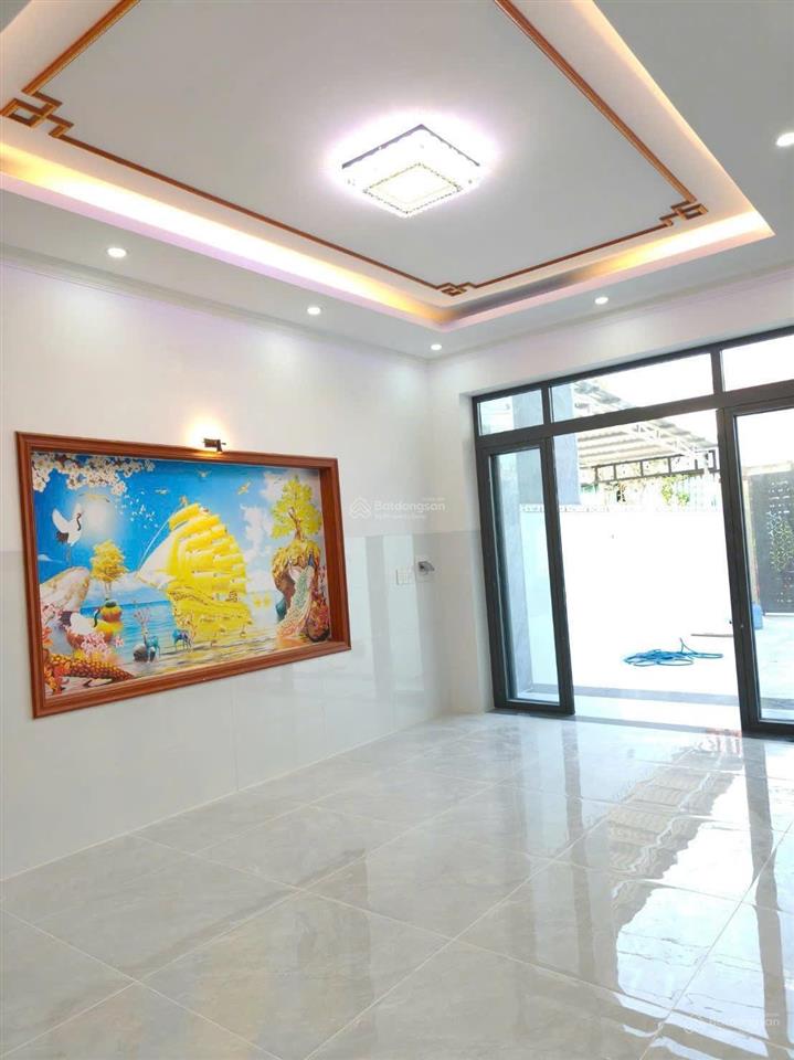 Cần bán căn nhà 1 trệt 1 lầu, hiện tại rẻ hơn thị trường 800 triệu, diện tích 65m2 full thổ cư