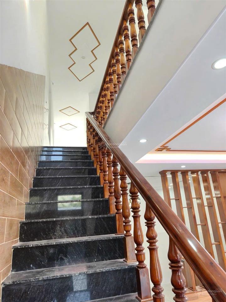 Cần bán căn nhà 1 trệt 1 lầu, hiện tại rẻ hơn thị trường 800 triệu, diện tích 65m2 full thổ cư