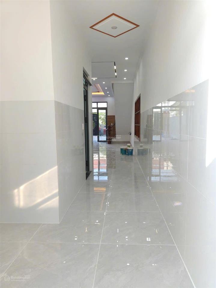 Cần bán căn nhà 1 trệt 1 lầu, hiện tại rẻ hơn thị trường 800 triệu, diện tích 65m2 full thổ cư