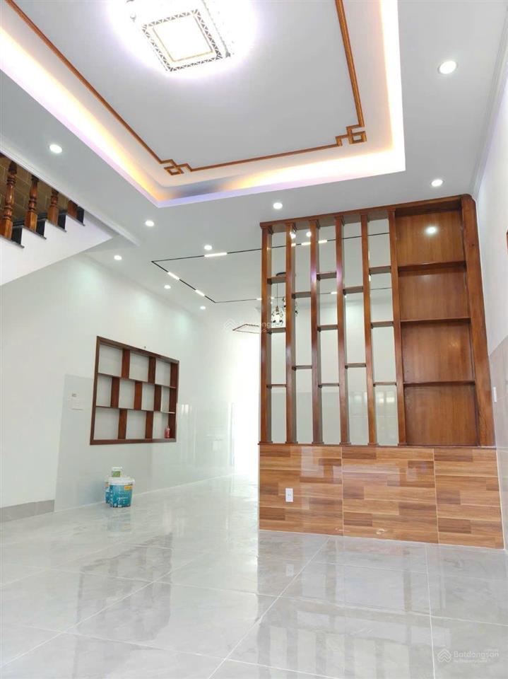 Cần bán căn nhà 1 trệt 1 lầu, hiện tại rẻ hơn thị trường 800 triệu, diện tích 65m2 full thổ cư