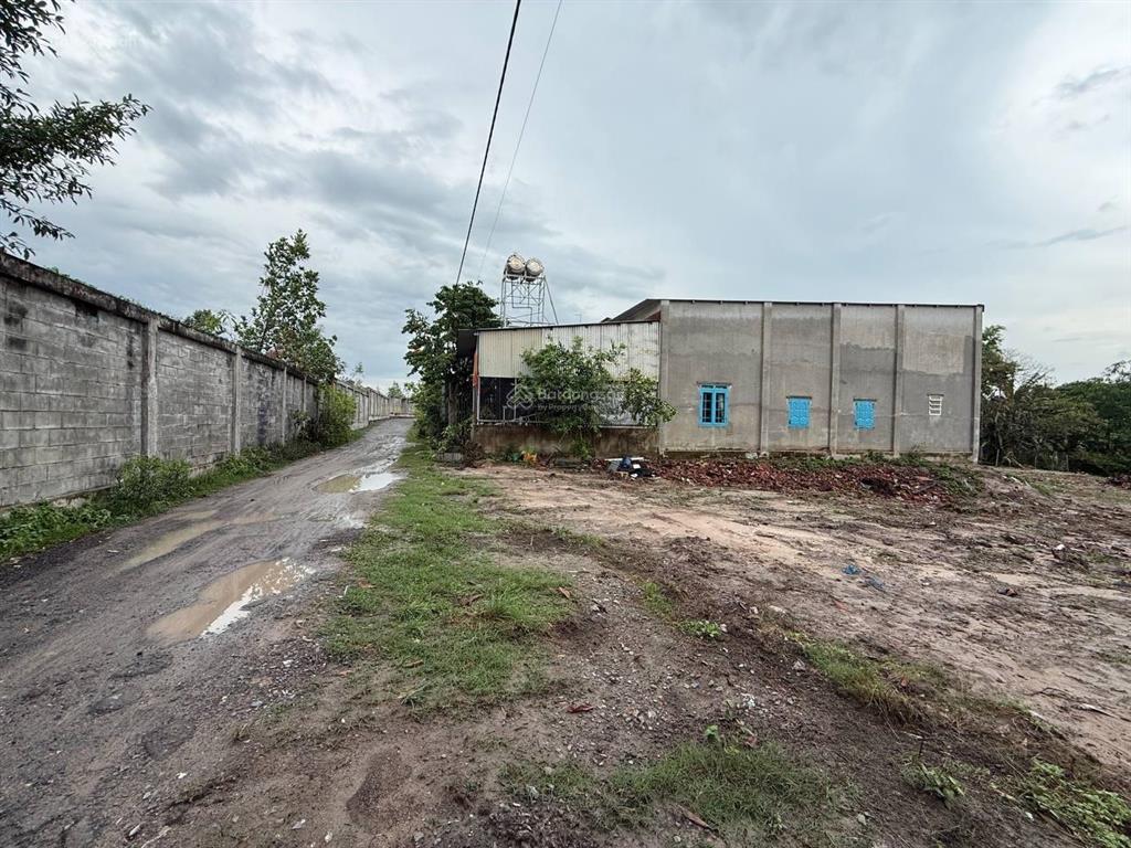 Đất xào rẻ nhất ở long đức, giá 3.3 tỷ 1100m2 đối diện khu công nghiệp long đức, có 100m2 thổ cư