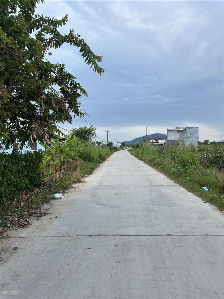Muốn sở hữu đất có thể nhìn thấy view biển kê gà, quá đơn giản. chỉ 330 triệu có ngay thôi ạ!!!