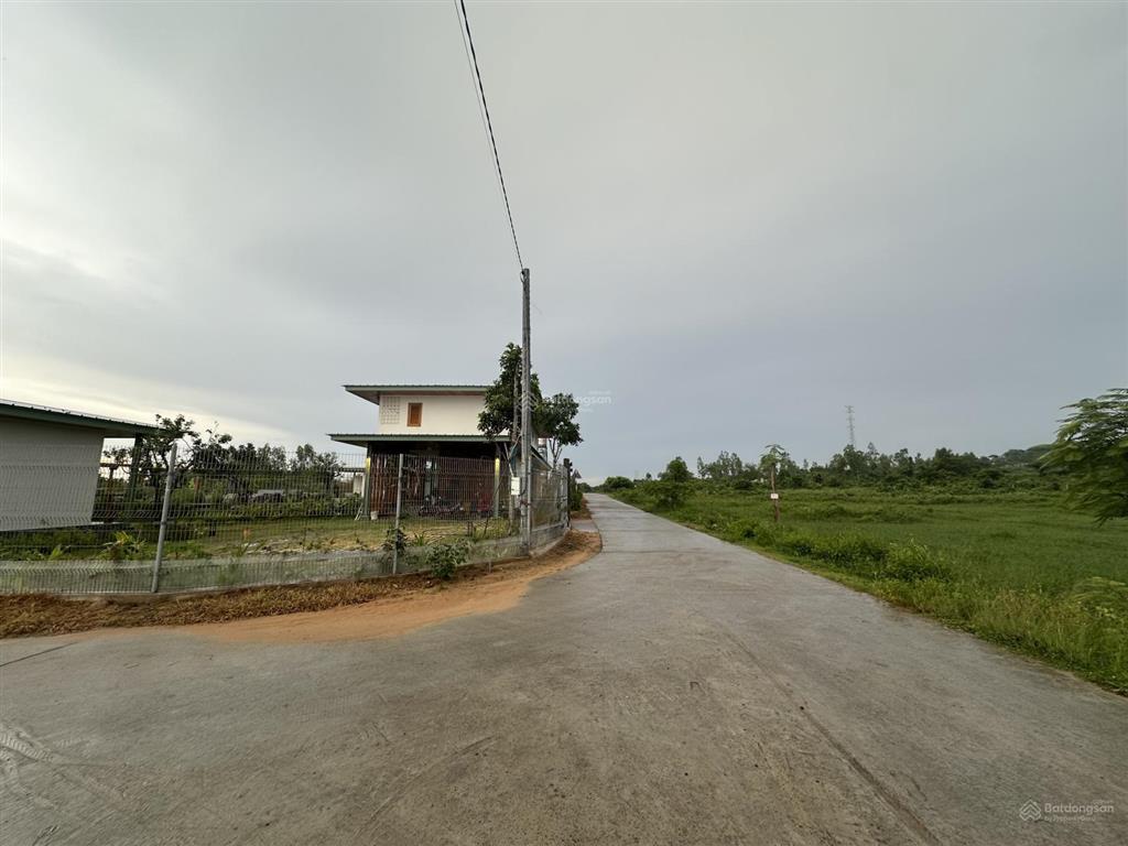 Mảnh đất có 580m2 thổ cư với chiều dài mặt tiền lên tới 60 mét mặt tiền bám đường. thấy biển được