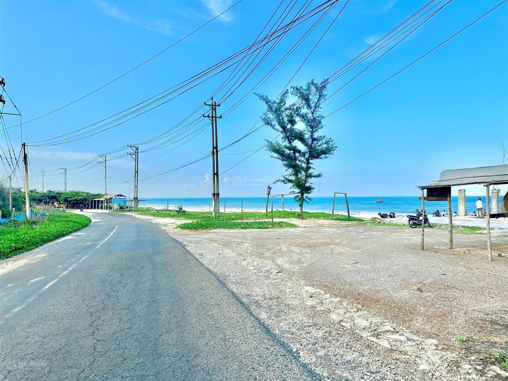 Mảnh đất có 580m2 thổ cư với chiều dài mặt tiền lên tới 60 mét mặt tiền bám đường. thấy biển được