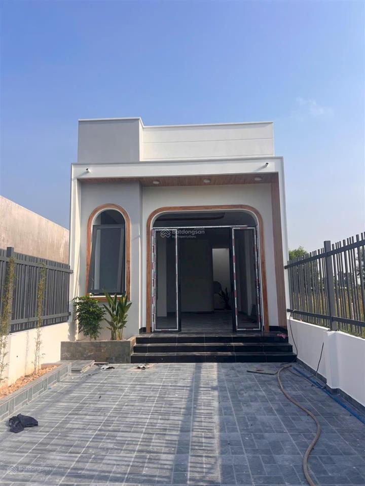 Chủ cần tiền bán gấp căn nhà cấp 4 có 2 phòng ngủ, nằm ở phường tân triều 0937 024 ***