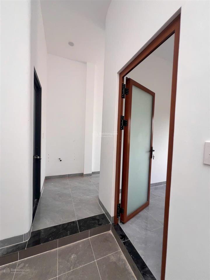 Chủ cần tiền bán gấp căn nhà cấp 4 có 2 phòng ngủ, nằm ở phường tân triều 0937 024 ***