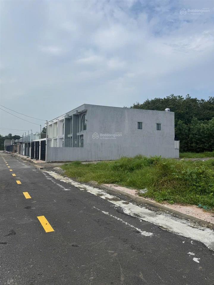 Mình chính chủ cần bán lô đất 95m2 thổ cư full, thị trường 1.2 tỷ mình bán nhanh 780 triệu thôi.