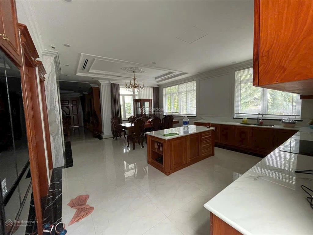 Chuyển nhượng nhà phố saigon mystery quận 2, căn góc 2 mặt tiền bao thuế phí chốt nhanh 0906 789 ***