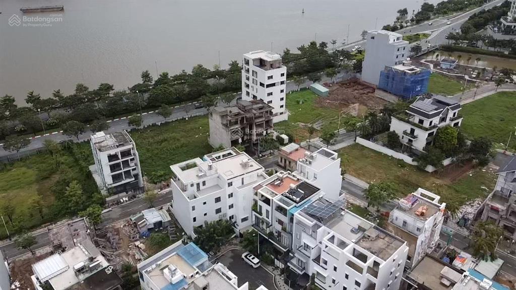 Căn góc 2mt trục n2 saigon mystery q2 dt 207,5m2 hầm + 3 lầu 90 tỷ bao 2% sang tên,  0906 789 ***