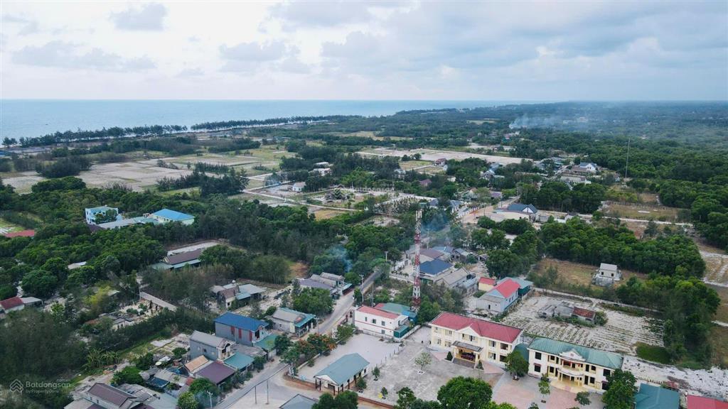 Tôi cần bán đất phân lô mặt biển cửa việt, gần cảng quốc tế, sân bay, kcn vsip... sđ 125m2