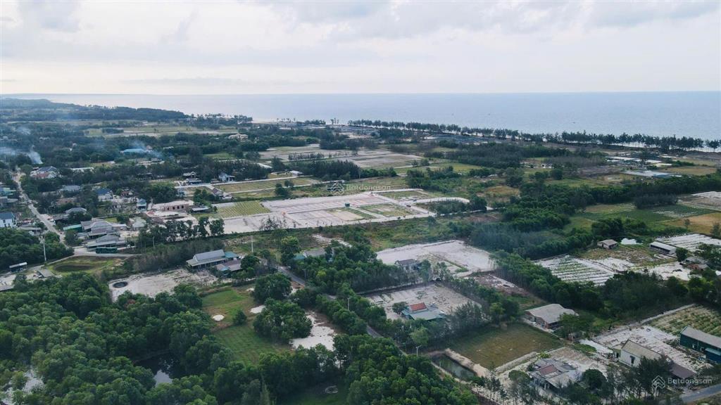Tôi cần bán đất phân lô mặt biển cửa việt, gần cảng quốc tế, sân bay, kcn vsip... sđ 125m2