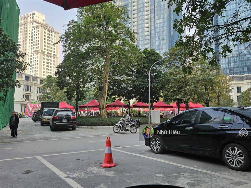 Bán shophouse góc sunshine city, đang cho thuê dòng tiền cực tốt, 228m2 siêu phẩm