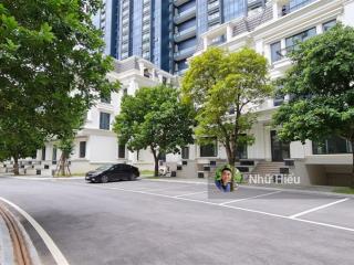 Bán shophouse góc sunshine city, đang cho thuê dòng tiền cực tốt, 228m2 siêu phẩm