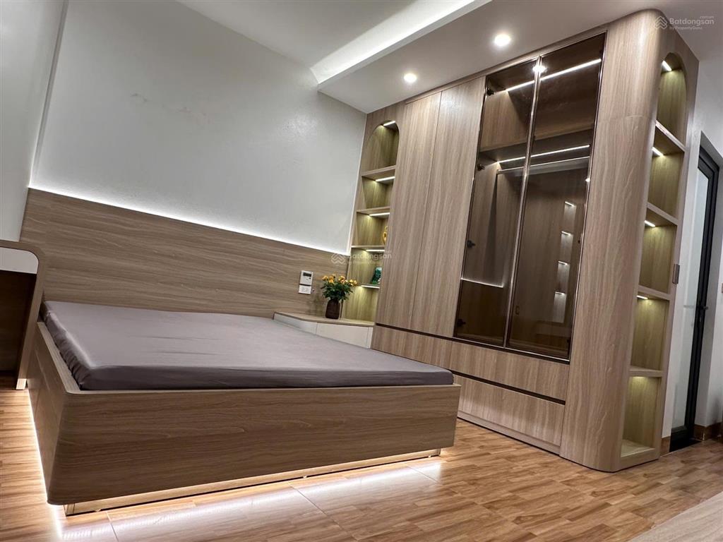 Chính chủ cần bán nhà 4 tầng cầu diễn dt 98m2 xây dựng 70m2 ngõ thoáng gần chợ, trường