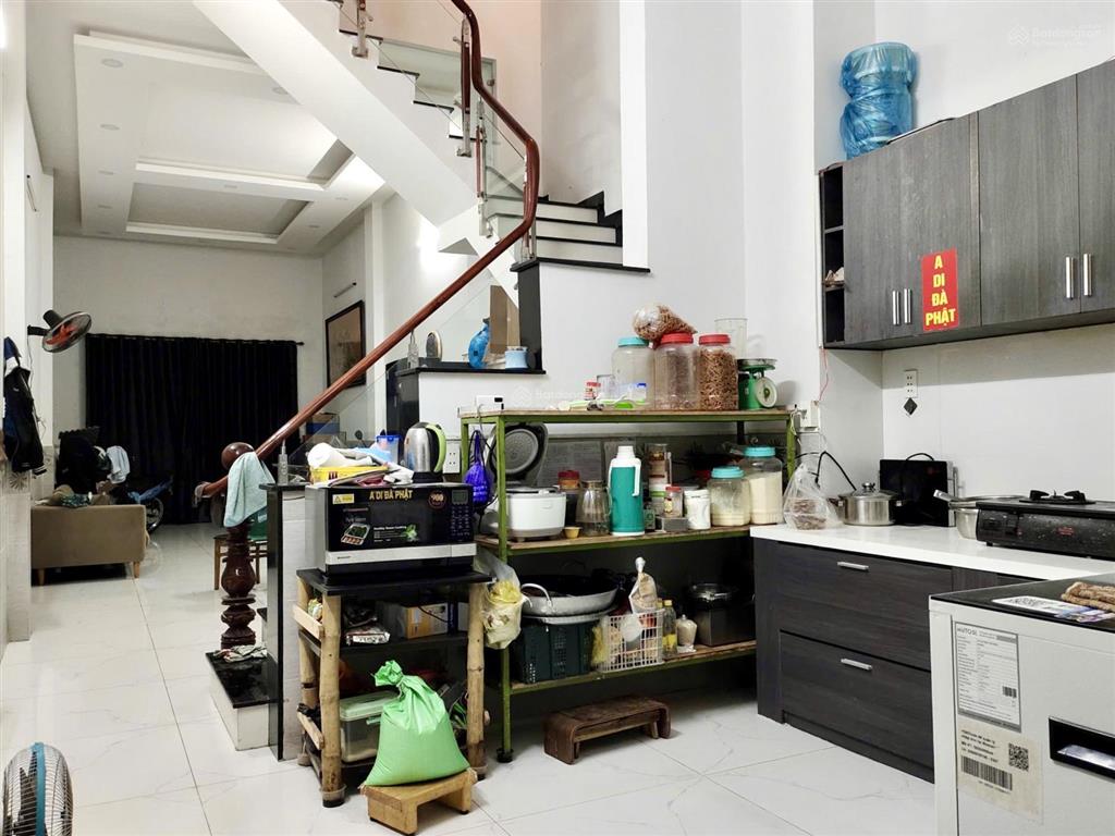 Cần bán nhà 80m2  1 trệt + 2 lầu + tum  kdc phong phú 4  5,5 tỷ  view công viên