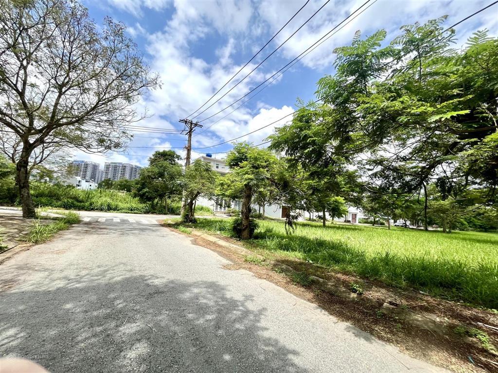 Cần bán nhà 80m2  1 trệt + 2 lầu + tum  kdc phong phú 4  5,5 tỷ  view công viên