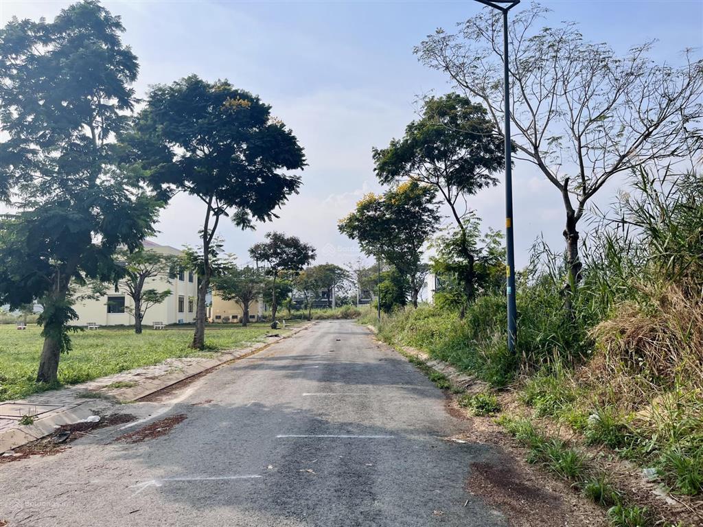 Nền biệt thự view công viên tại kdc phong phú 4  12x20m  55 triệu/m2