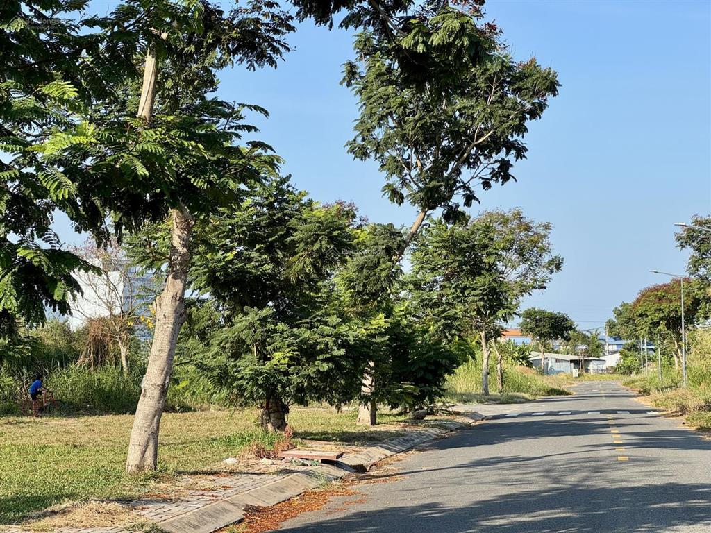 Nền biệt thự view công viên tại kdc phong phú 4  12x20m  55 triệu/m2