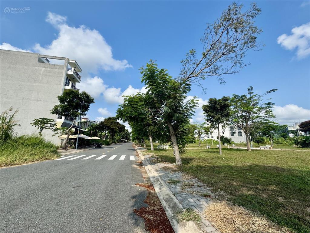 Nền biệt thự view công viên tại kdc phong phú 4  12x20m  55 triệu/m2
