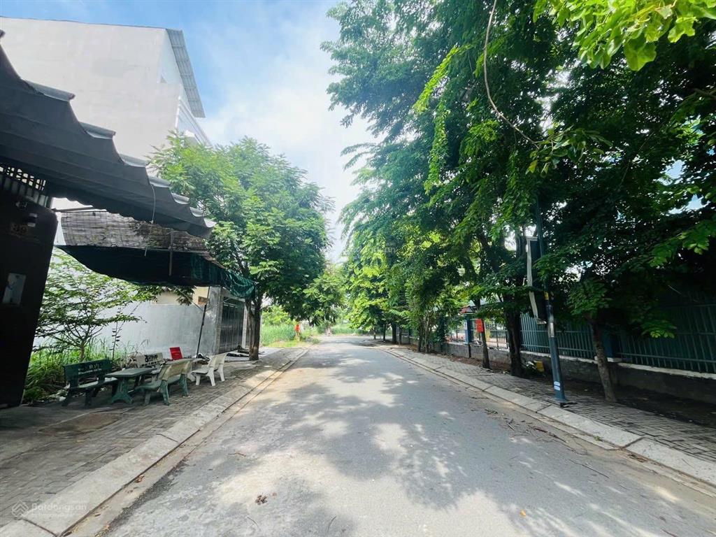 Bán lô biệt thự 8x18m  đối diện trường trường thpt (kdc khang điền)