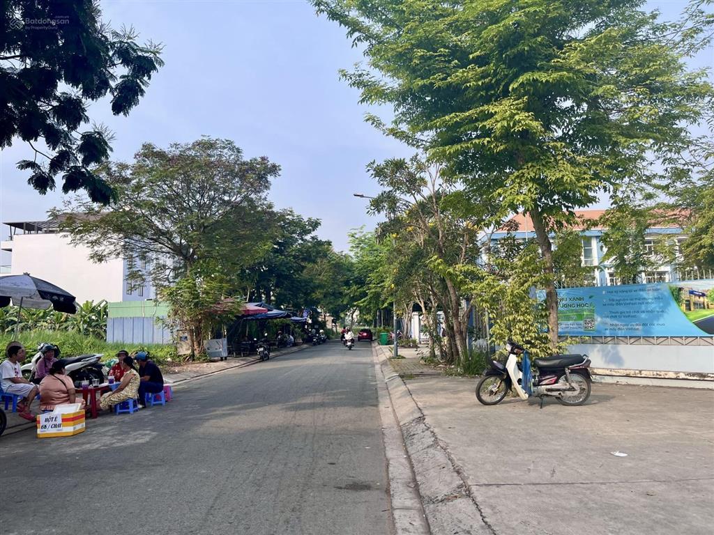 Bán lô biệt thự 8x18m  đối diện trường trường thpt (kdc khang điền)