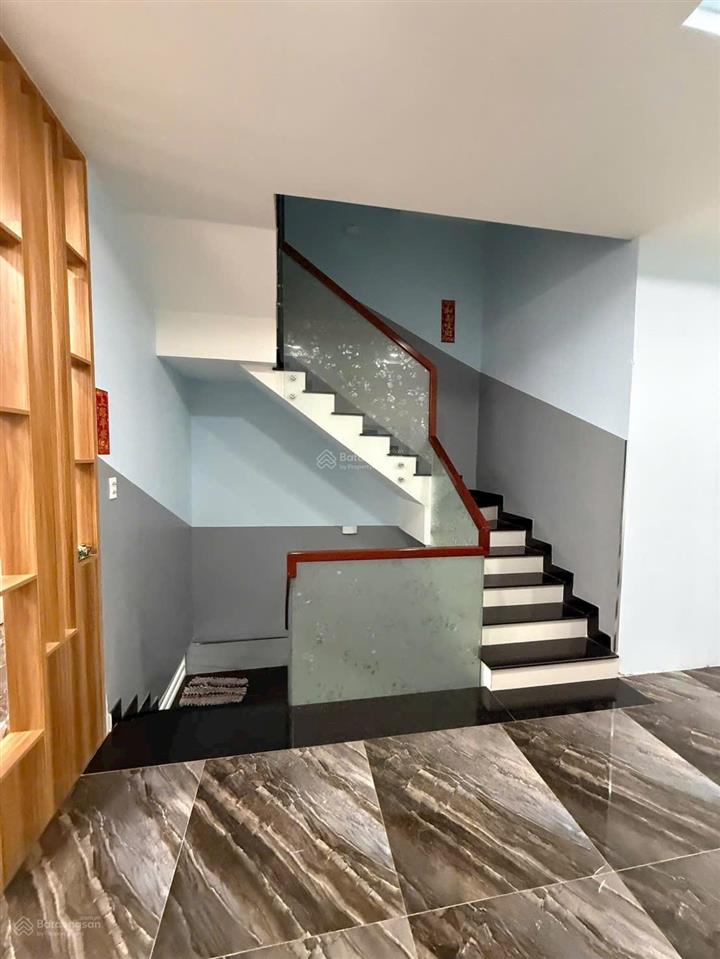 Bán nhà có hầm + 1 trệt, 3 lầu và sân thượng  kdc phong phú 4, bình chánh