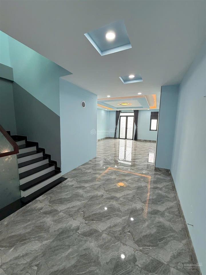 Bán nhà có hầm + 1 trệt, 3 lầu và sân thượng  kdc phong phú 4, bình chánh