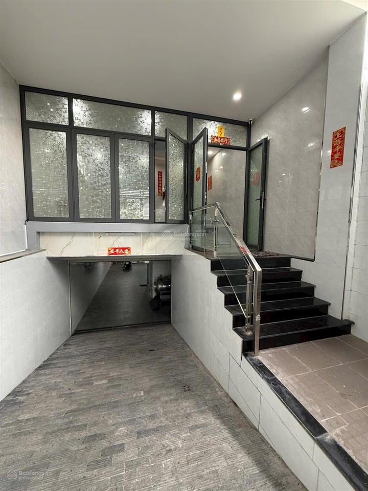 Bán nhà có hầm + 1 trệt, 3 lầu và sân thượng  kdc phong phú 4, bình chánh