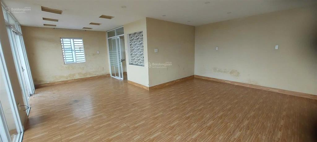Nhà mặt tiền ql1a  sổ hồng riêng giá 6,3 tỷ (tl)  bến lức, long an