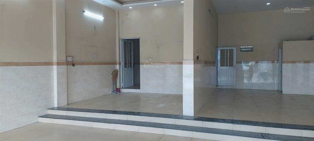 Nhà mặt tiền ql1a  sổ hồng riêng giá 6,3 tỷ (tl)  bến lức, long an