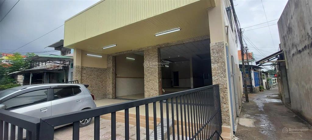 Nhà mặt tiền ql1a  sổ hồng riêng giá 6,3 tỷ (tl)  bến lức, long an