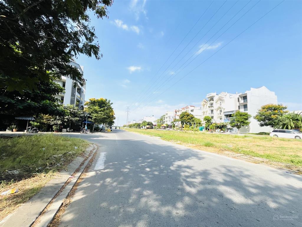 Sở hữu ngay nền mặt tiền đường 52m, kdc phong phú 4, bình hưng