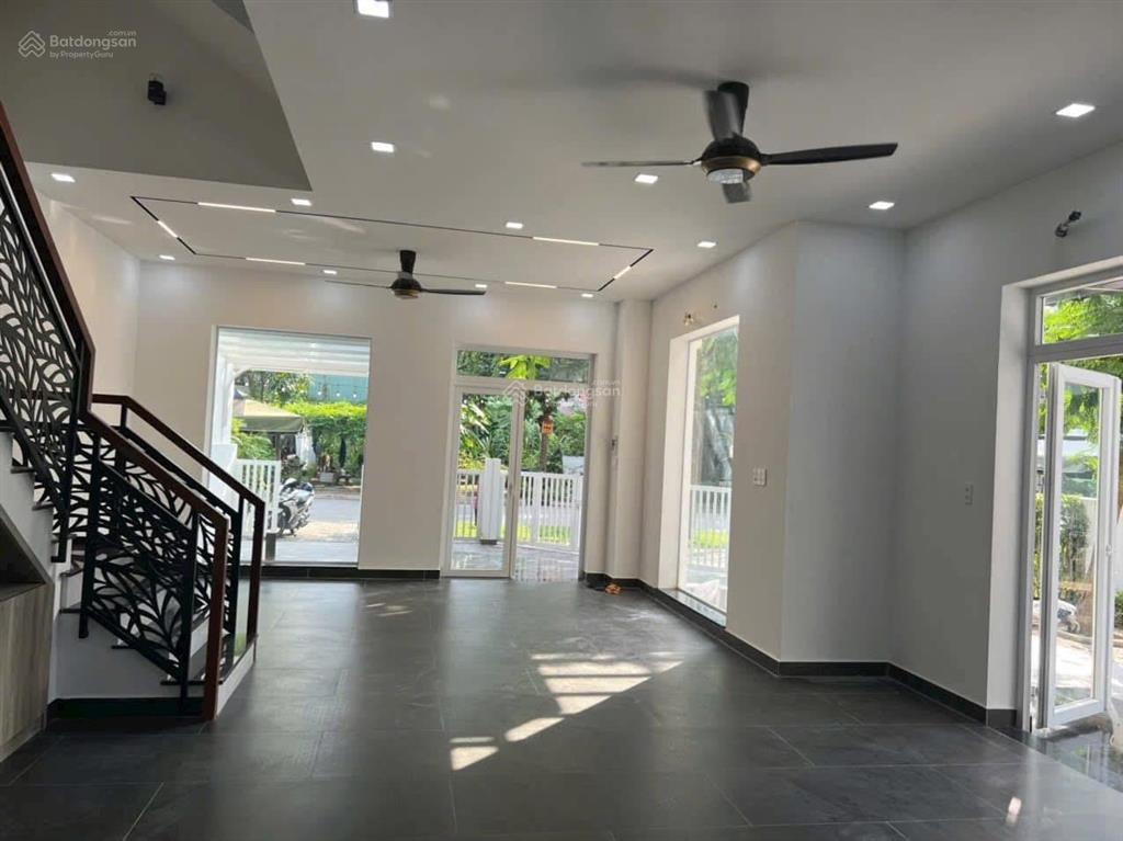 Căn góc lovera park  3 mặt thoáng  thuận tiện kinh doanh & an cư  139,5m2