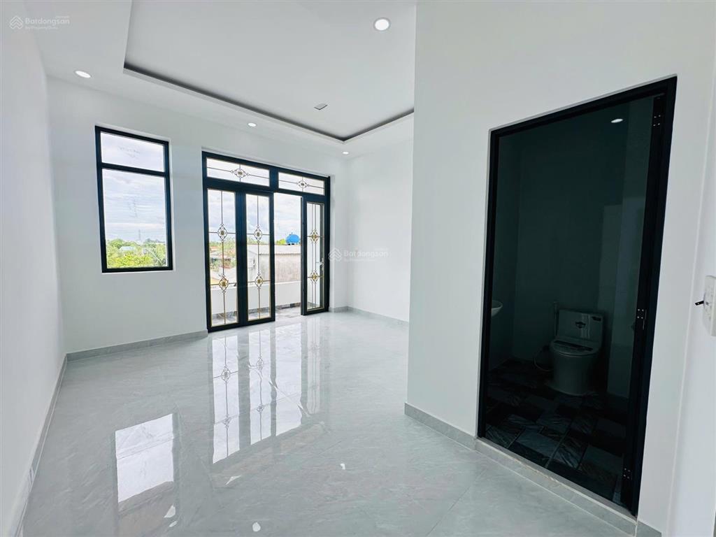 Nhà mới xây hoàn thiện giá chỉ 2 tỷ 250 triệu  hoàn công sổ hồng riêng  tại cần giuộc